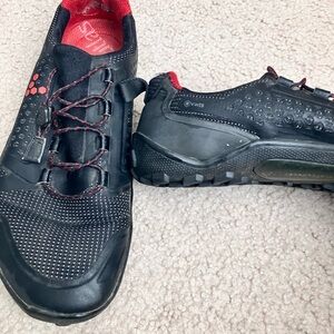 Women’s size 39 Vivobarefoot trail freak